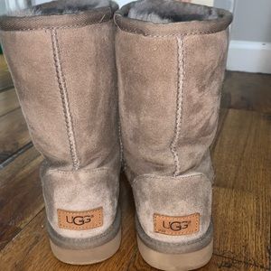 Classic Short Uggs in “Stormy Grey” Size 7